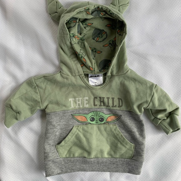 ✨SOLD✨ Baby Yoda Grogu Mandalorian Newborn Hoodie - Picture 1 of 4